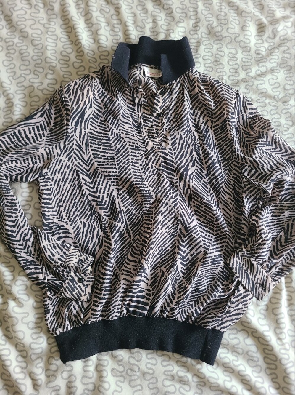 Lauren Lee Black & Beige Patterned Long Sleeve Blouse – Contrast Collar